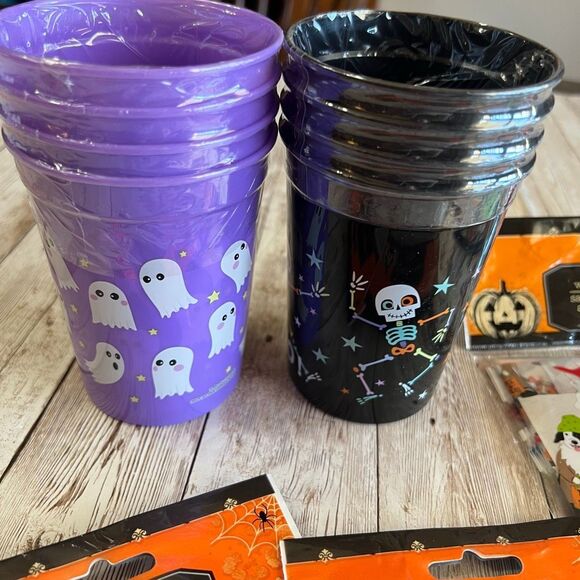 Halloween Party Supplies Lot Plastic Cups Loot Treat Candy Table Cover Bags NWT - Picture 3 of 6